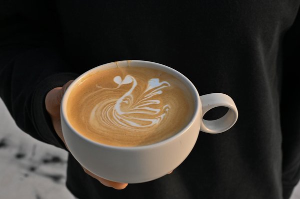 Plongée dans l'Art du Rouge à Lèvres : Confidences d'un Expert sur les Secrets et Tendances