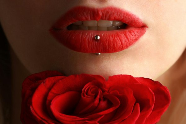 Retenez votre piercing avec un labret transparent !